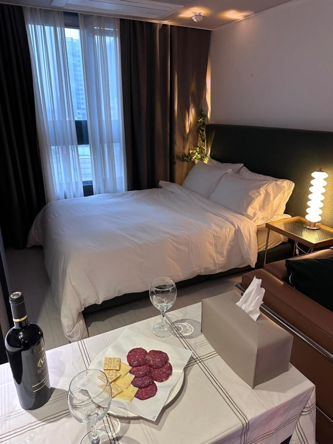 Dongseongro Dsr&U Hotel Room Daegu Esterno foto